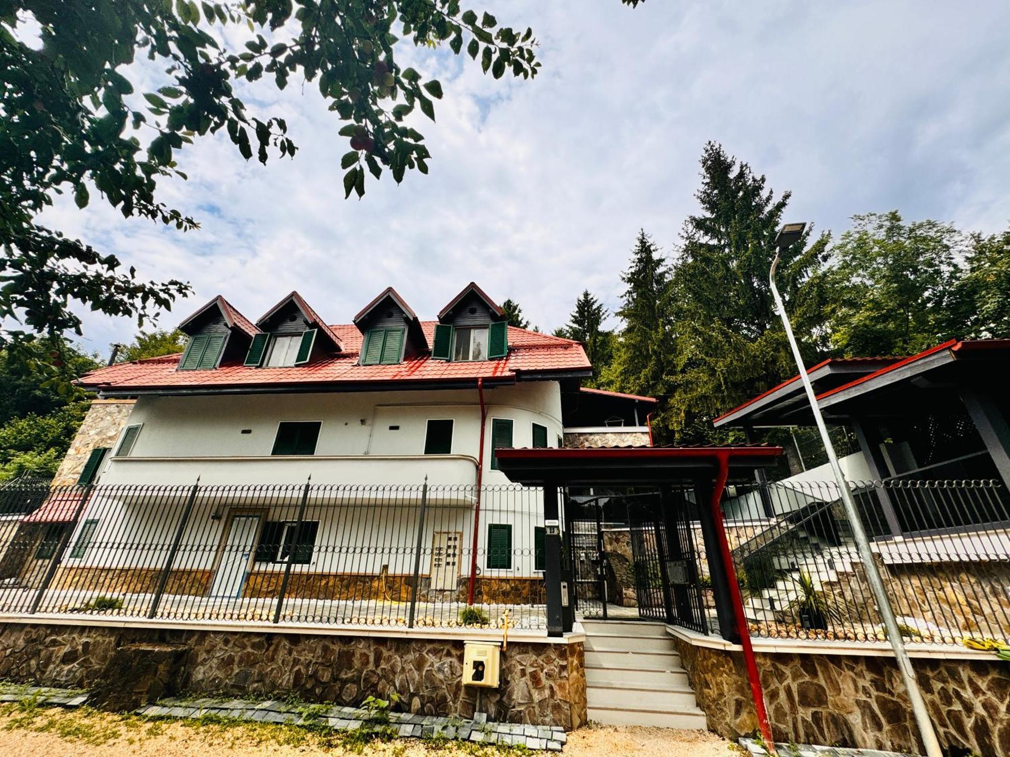 Ylly Aparts Brasov Luaran gambar